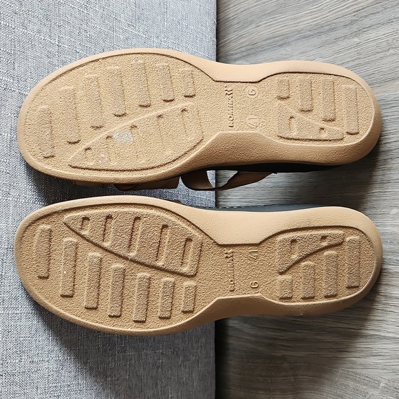 Romika beige nubuck suede slide sandals, size 41 - Picture 9 of 10